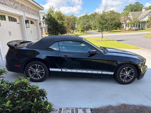 Black 2014 Ford Mustang V6