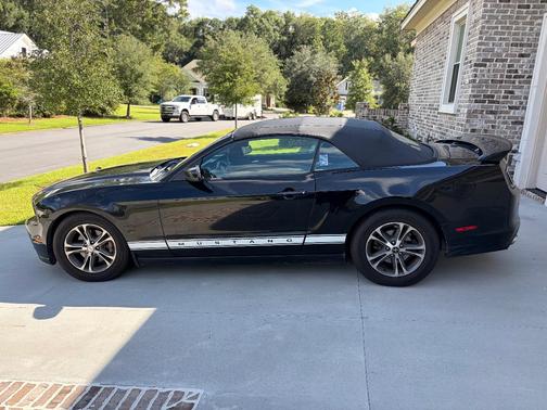 Black 2014 Ford Mustang V6