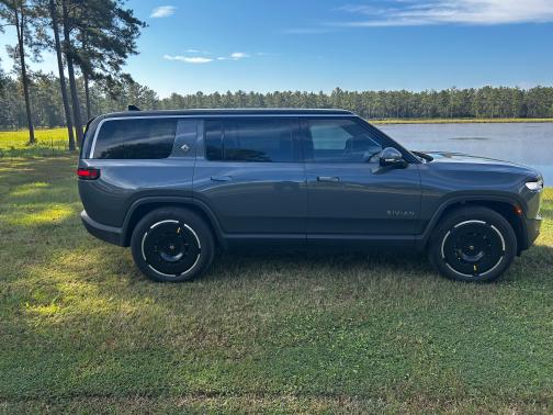 2025 Rivian R1S Adventure Dual-Motor Max Pack