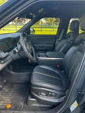 2025 Rivian R1S Adventure Dual-Motor Max Pack