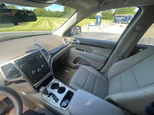 Black 2012 Jeep Grand Cherokee Laredo