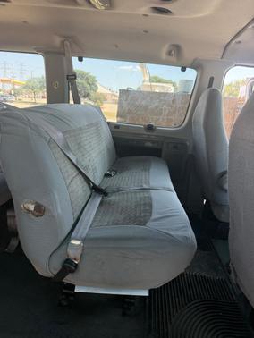White 2005 Ford E350 Super Duty XLT Extended Wagon