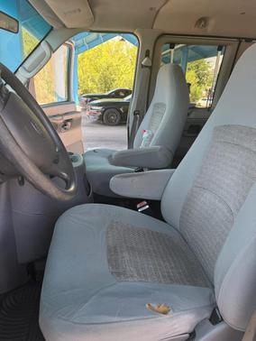 White 2005 Ford E350 Super Duty XLT Extended Wagon