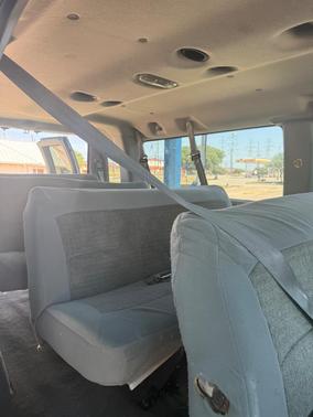 White 2005 Ford E350 Super Duty XLT Extended Wagon