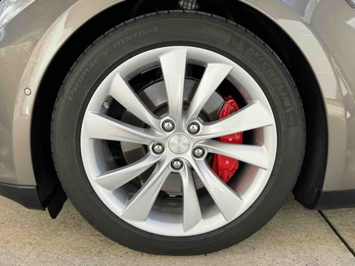 2015 Tesla Model S P90D