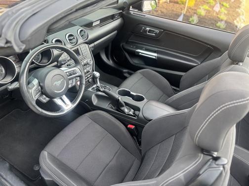 Black 2016 Ford Mustang V6