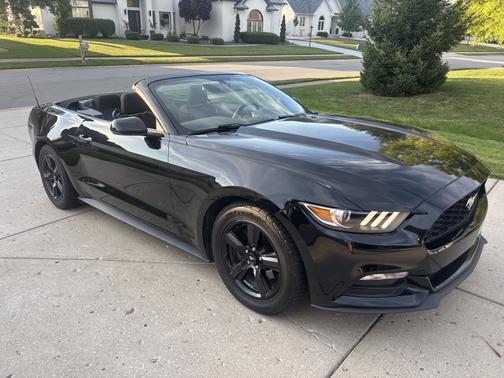 Black 2016 Ford Mustang V6