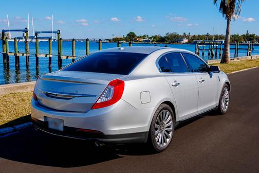 2016 Lincoln MKS Base