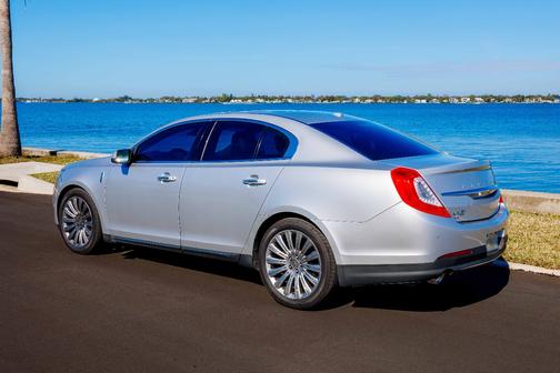 2016 Lincoln MKS Base