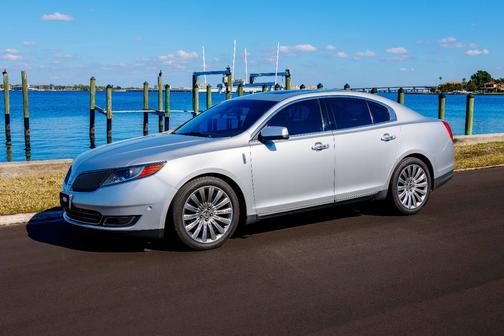 2016 Lincoln MKS Base