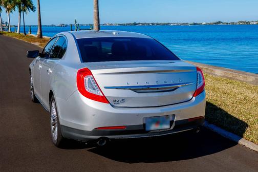 2016 Lincoln MKS Base