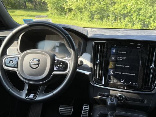 2019 Volvo V90 T6 R-Design
