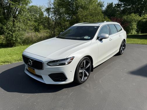 2019 Volvo V90 T6 R-Design