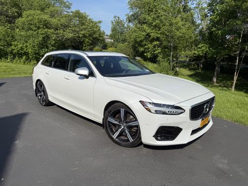 2019 Volvo V90 T6 R-Design