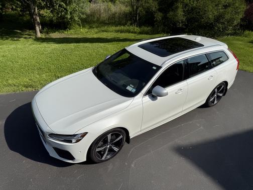 2019 Volvo V90 T6 R-Design