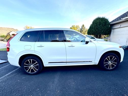 2022 Volvo XC90 Recharge Plug-In Hybrid T8 Inscription Expression 7 Passenger