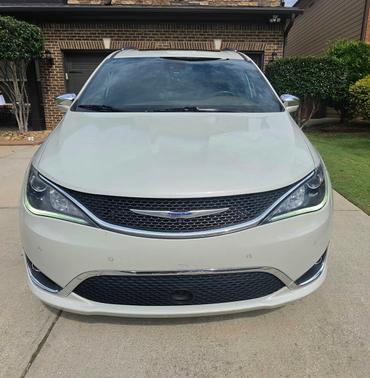 White 2020 Chrysler Pacifica Limited