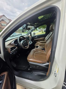 White 2020 Chrysler Pacifica Limited
