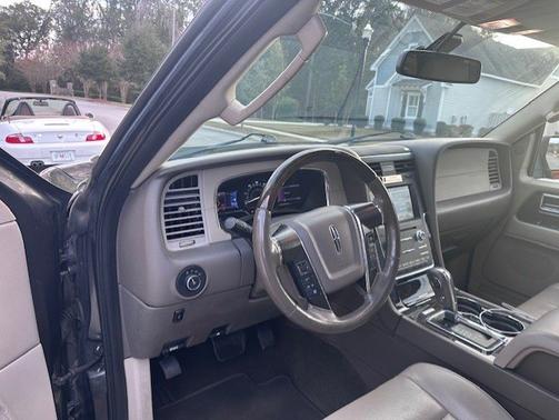 2016 Lincoln Navigator Select