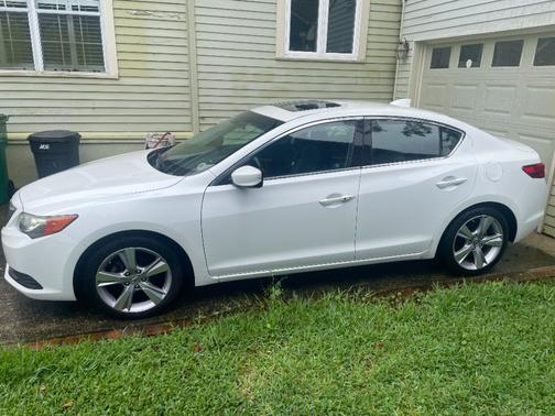 White 2014 Acura ILX 2.0L