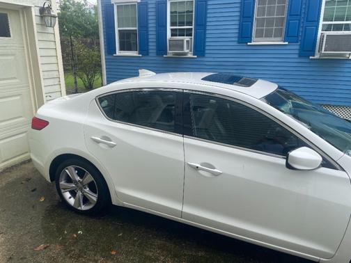 White 2014 Acura ILX 2.0L
