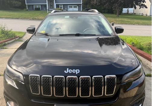 Black 2019 Jeep Cherokee Limited