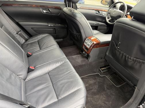 Black 2007 Mercedes-Benz S-Class S 550