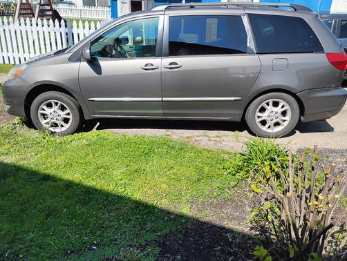Gray 2005 Toyota Sienna XLE Limited