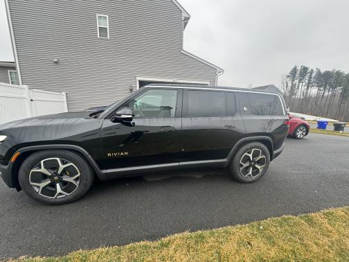 2023 Rivian R1S Adventure Quad-Motor Large Package