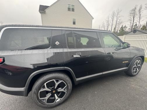 2023 Rivian R1S Adventure Quad-Motor Large Package