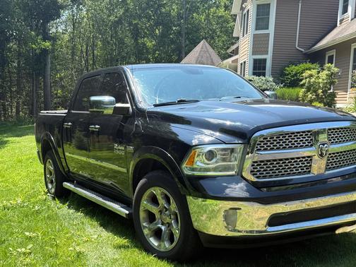 Black 2013 RAM 1500 Laramie