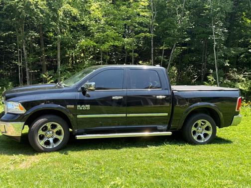 Black 2013 RAM 1500 Laramie