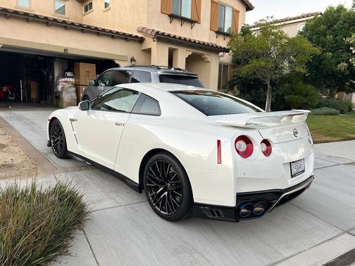 White 2023 Nissan GT-R Premium