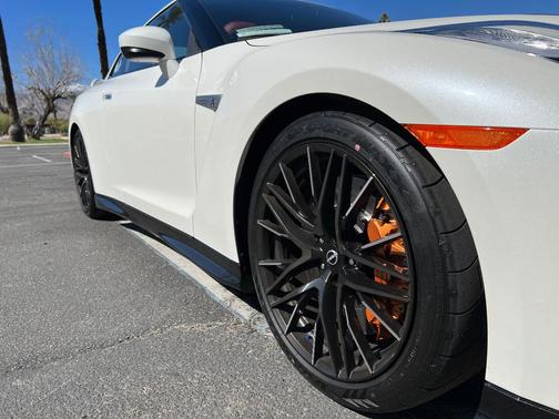 White 2023 Nissan GT-R Premium