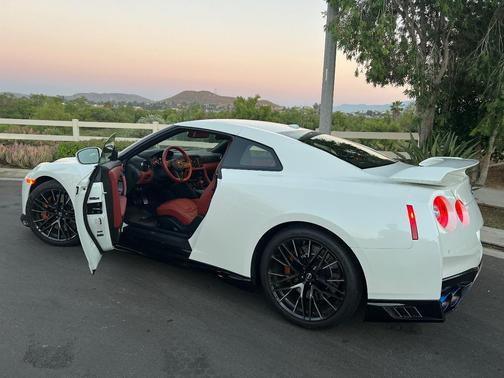 White 2023 Nissan GT-R Premium