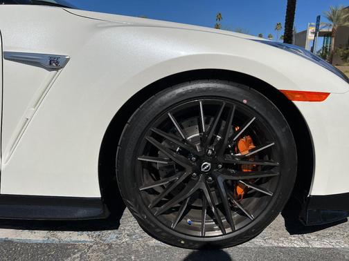 White 2023 Nissan GT-R Premium
