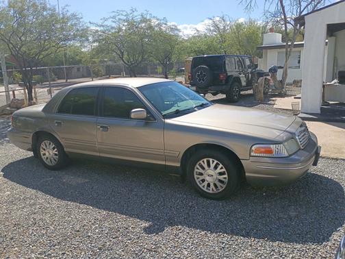 Beige 2003 Ford Crown Victoria LX