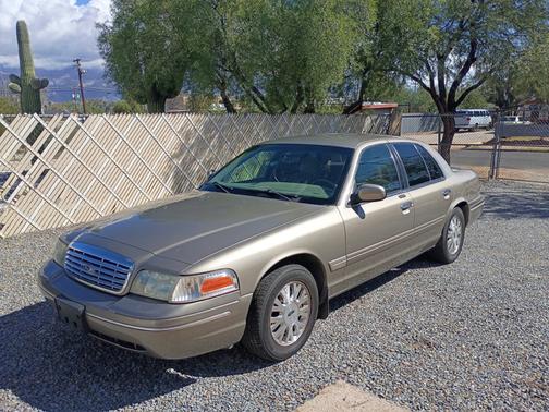 Beige 2003 Ford Crown Victoria LX