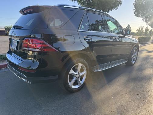 Black 2016 Mercedes-Benz GLE-Class GLE 350