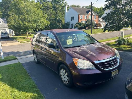 Red 2009 Honda Odyssey LX