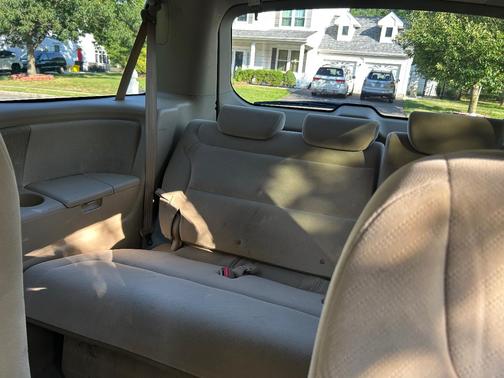 Red 2009 Honda Odyssey LX