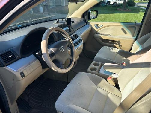 Red 2009 Honda Odyssey LX