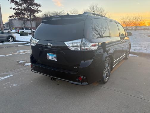 2019 Toyota Sienna SE