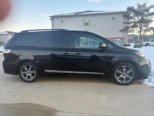 2019 Toyota Sienna SE