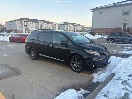 2019 Toyota Sienna SE