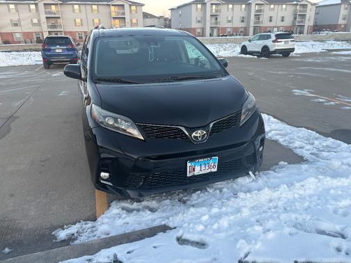 2019 Toyota Sienna SE