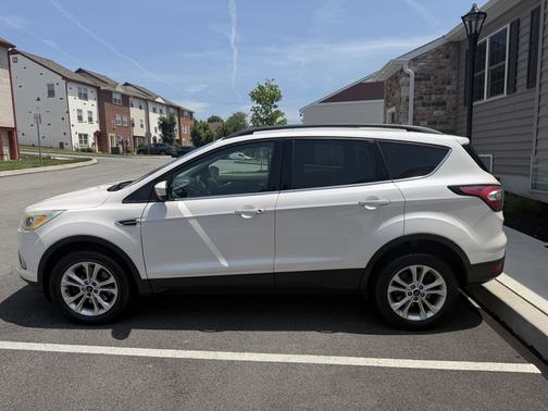 White 2017 Ford Escape SE