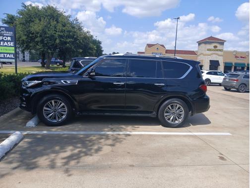Black 2021 INFINITI QX80 LUXE