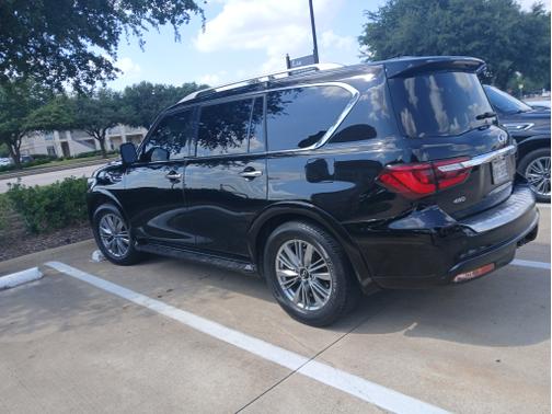 Black 2021 INFINITI QX80 LUXE