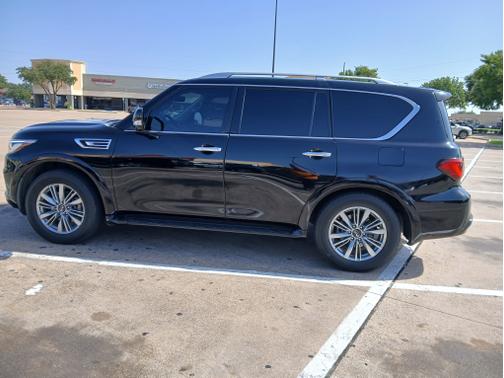 Black 2021 INFINITI QX80 LUXE